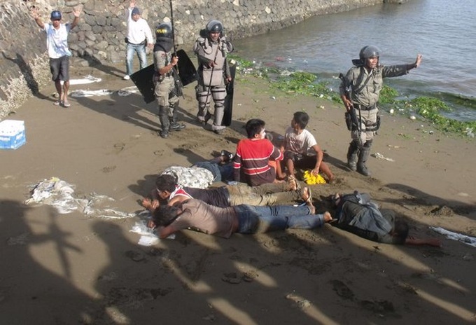 Indonesian protest deaths halt gold exploration - 1