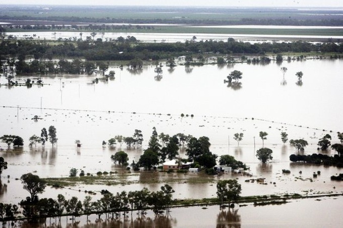 Australia flood crisis deepens - 1 Australia flood crisis deepens - 1