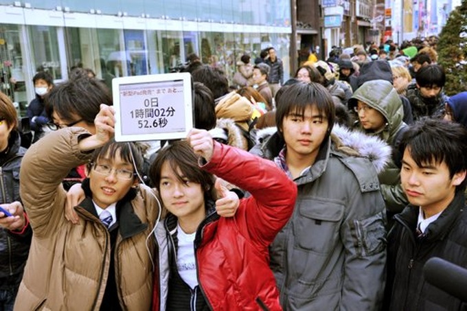 Apple fans snap up new iPad, but response muted - 1 Apple fans snap up new iPad, but response muted - 1