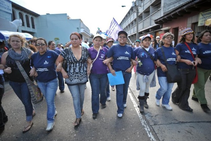 Thousands of CentrAm women in anti-violence march - 1