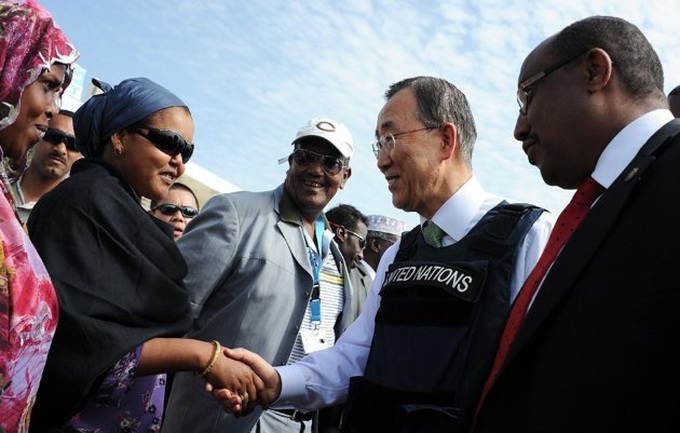 UN chief appeals for calm in landmark Mogadishu visit - 1