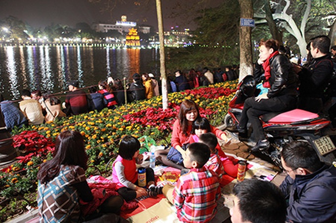 Firework displays welcome the Year of the Goat - 1