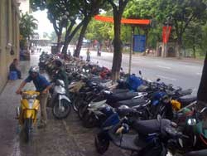 Local authority backflips on Hoan Kiem parking - 1