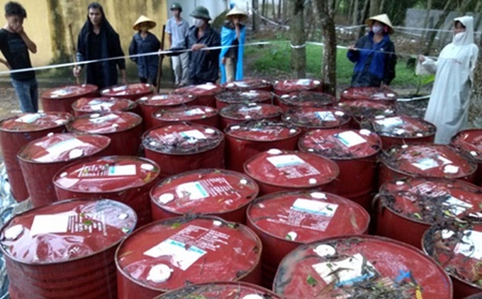 Untreated toxic waste excavated in central region - 1