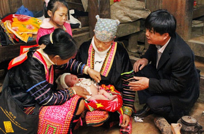 Rural midwives rewarded with pay rise - 1