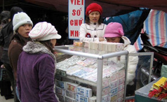 Benefactors pay the price for lucky money - 1