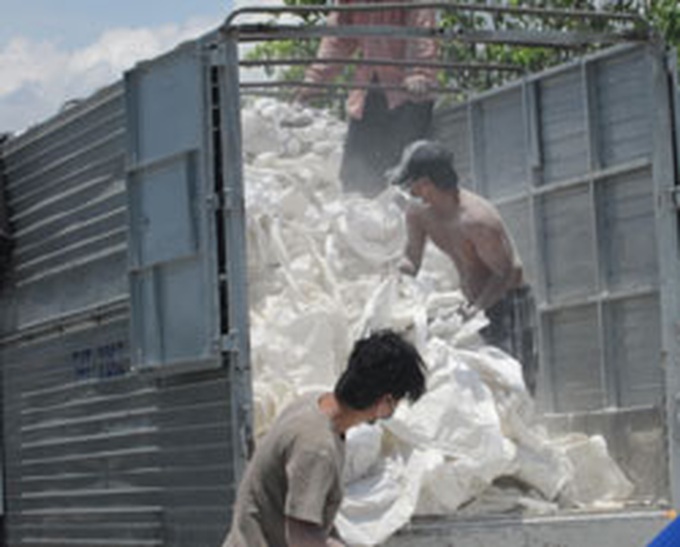 Bag cleaners suffer exposure to toxic dust - 1