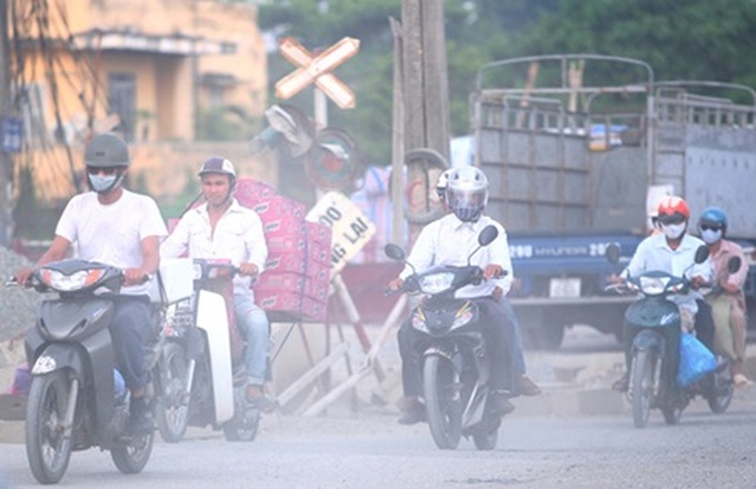 Hanoi traffic spouts pollution - 1