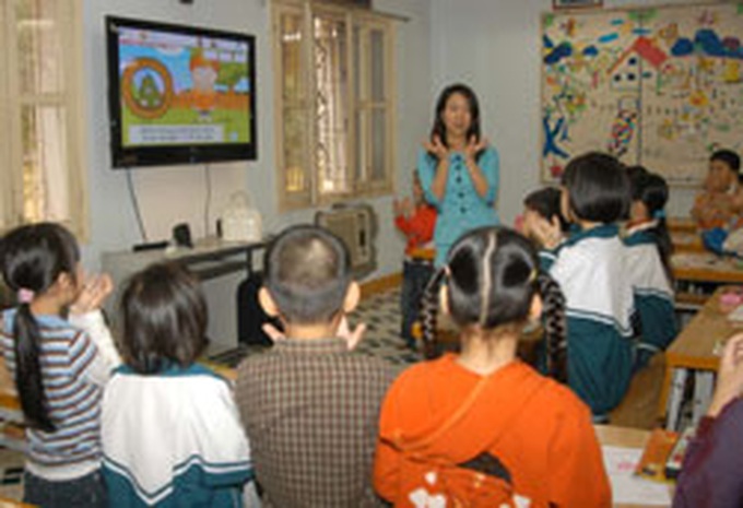Local teachers of English not up to standard - 1