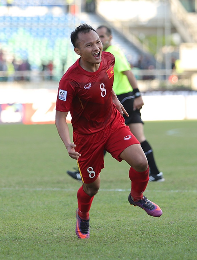 Trong Hoang’s goal secures Vietnam a place in AFF Cup semi-finals - 1