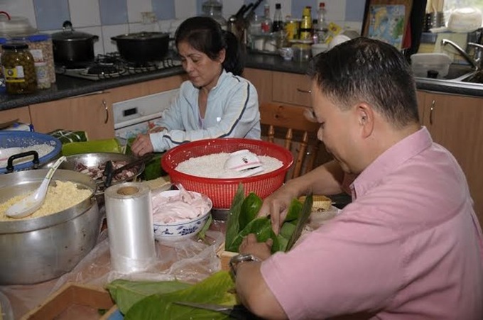 Vietnamese communities celebrate Tet abroad - 1