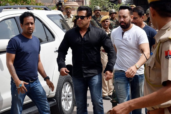 Bollywood star Salman Khan sentenced to five years for killing antelopes - 1