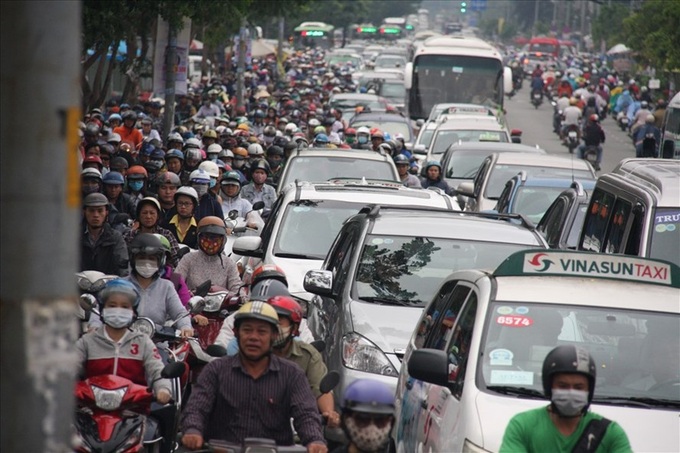Southern routes to HCM City increasingly congested - 1