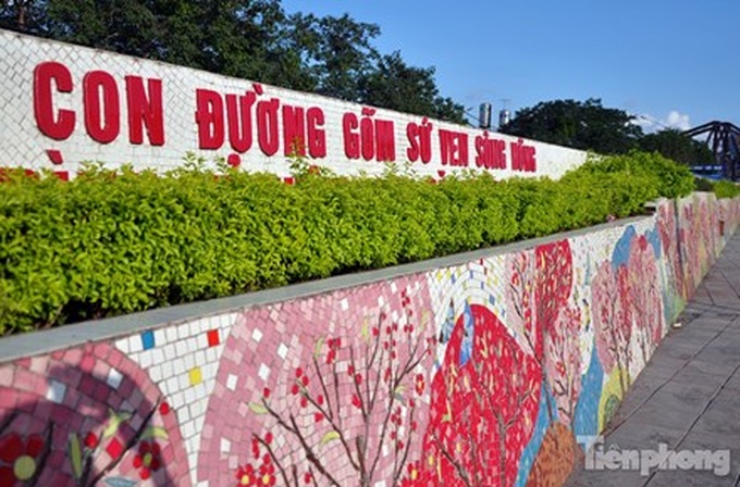 Hanoi record-breaking mosaic seriously deteriorating - 1 Hanoi record-breaking mosaic seriously deteriorating - 1