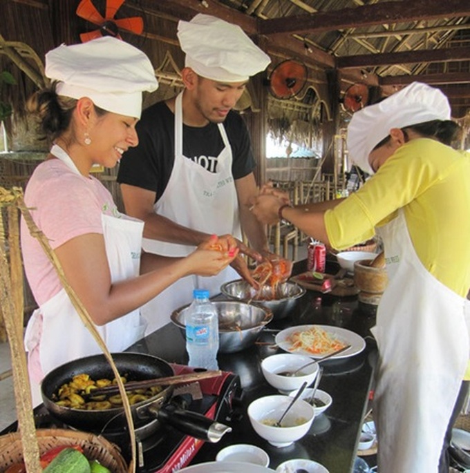 The wheel of fortune keeps turning in ancient Hoi An - 1
