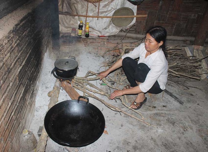 Mother calls for help for injured son - 3