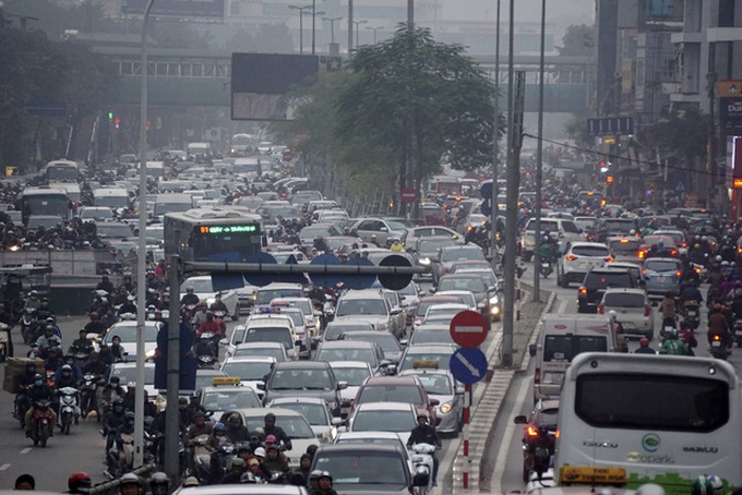 Streets face serious traffic jams ahead of New Year Holiday - 2