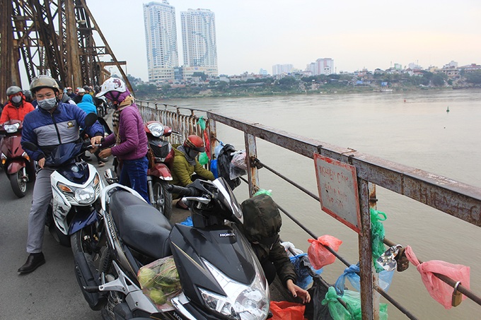 Carp released on Kitchen Gods' Day - 1