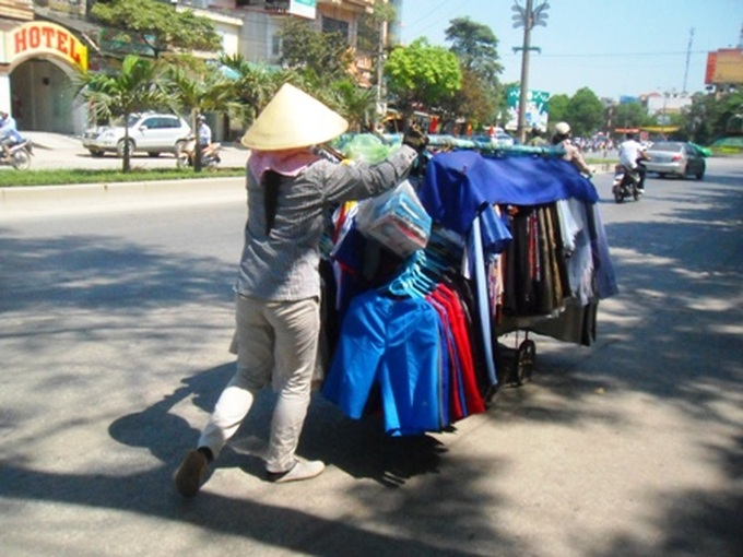 Labourers work to earn a crust on May Day - 2