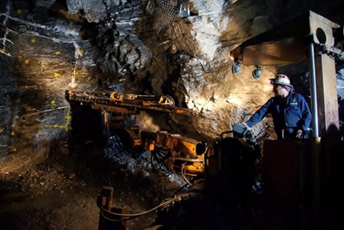 Vietnam's largest gold mine boarded up for back taxes - 1