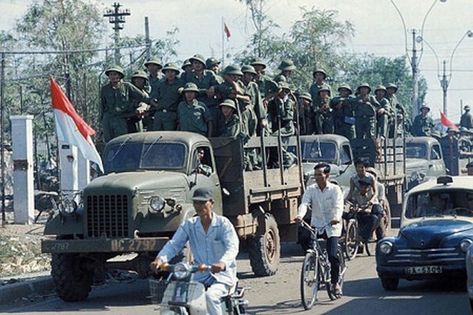 Foreign reporters recorded historic moments of Reunification Day - 3 Foreign reporters recorded historic moments of Reunification Day - 3