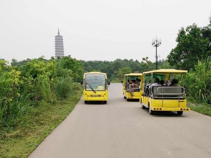 Vietnam’s biggest pagoda a popular draw for tourists - 1
