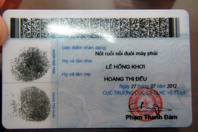 Hanoi issues new electronic ID cards - 2