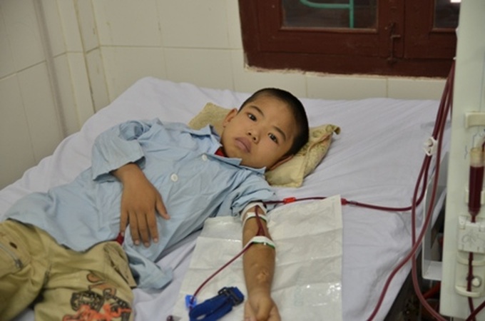 Poor boy struggling with rising kidney problems - 1 Poor boy struggling with rising kidney problems - 1
