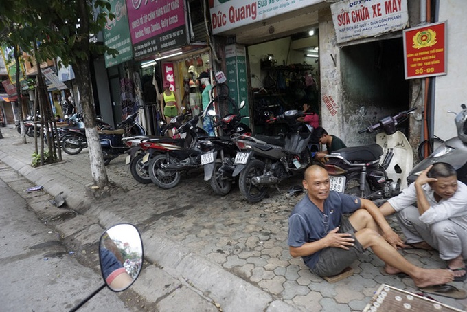 Hanoi’s pavement crack down proves to be failure - 8 Hanoi’s pavement crack down proves to be failure - 8