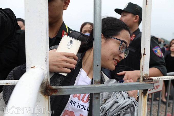 Fans scramble for Vietnam-Malaysia match tickets - 11 Fans scramble for Vietnam-Malaysia match tickets - 11