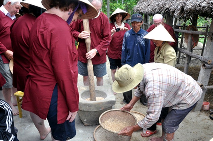 Farmers in Hoi An reap good harvest from tourists - 5 Farmers in Hoi An reap good harvest from tourists - 5