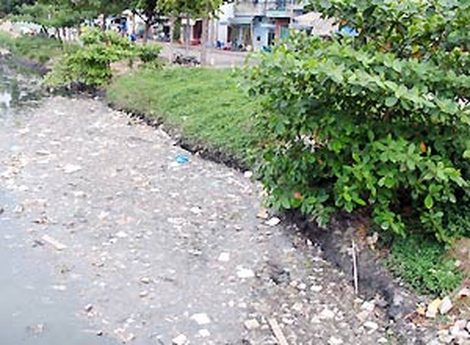 HCM City tips canal cleanup to be completed soon - 1
