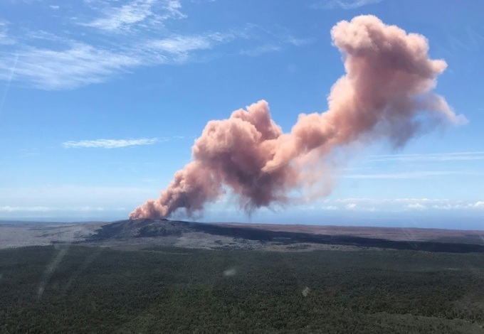 Major quake hits Hawaii, prompts further volcano eruptions - 1