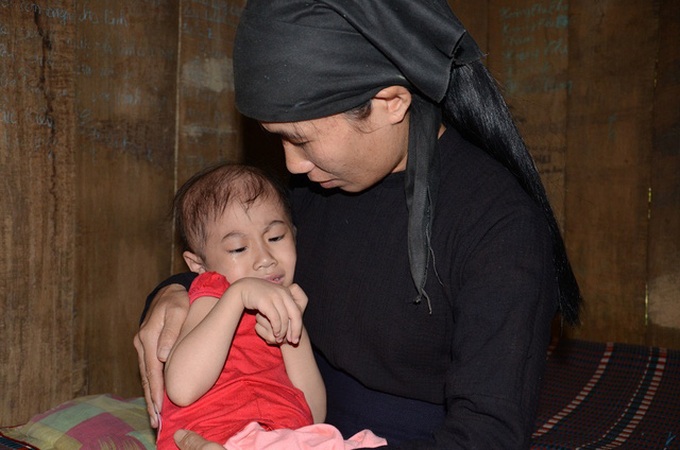 Poor ethnic little girl faces leukaemia - 1