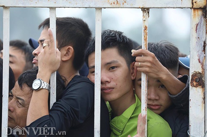 Fans scramble for Vietnam-Malaysia match tickets - 10 Fans scramble for Vietnam-Malaysia match tickets - 10
