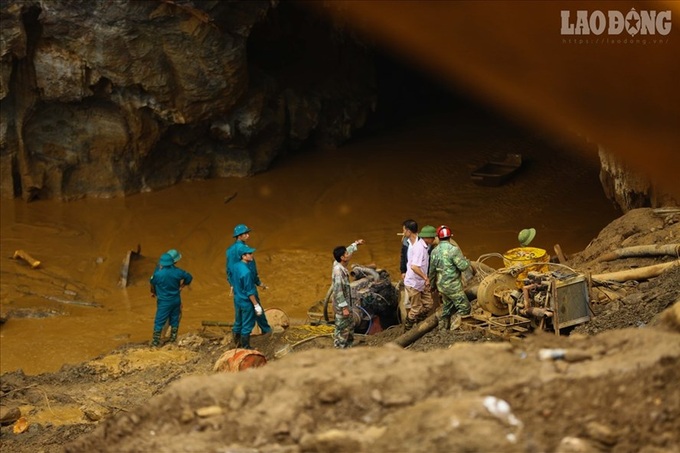 Miners feared dead as time runs out - 2 Miners feared dead as time runs out - 2