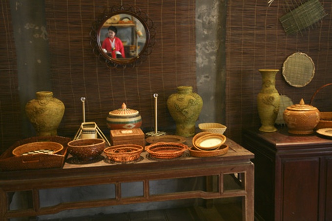 Exhibition features old Hanoi’s space - 11