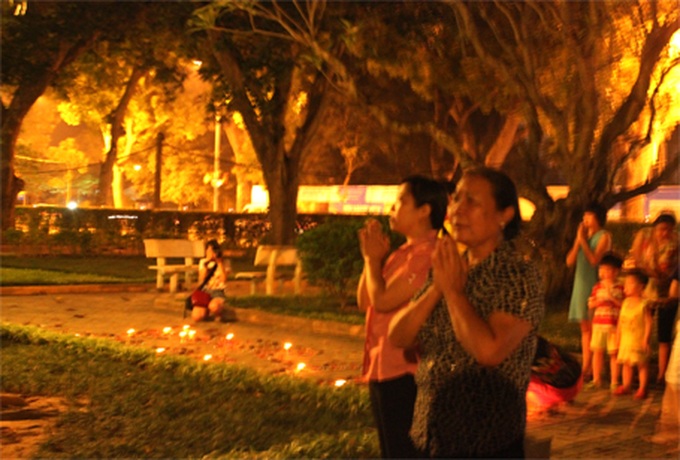 Crowds of people pay tribute to General Vo Nguyen Giap - 3 Crowds of people pay tribute to General Vo Nguyen Giap - 3