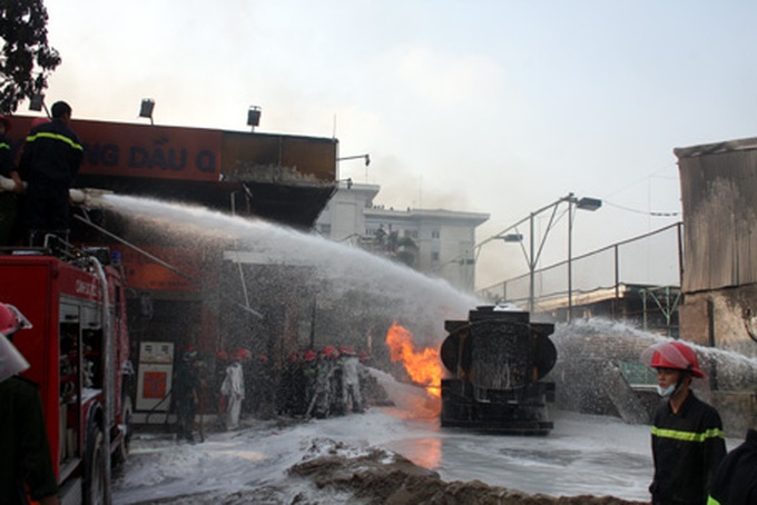 Petrol stations deemed to be unsafe following Hanoi blaze - 1