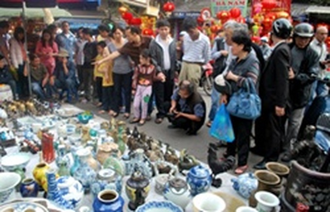 Weekly antique market to open in Hanoi - 1