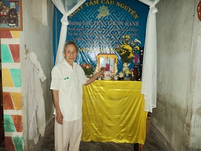 Elderly couple stricken by poverty - 2