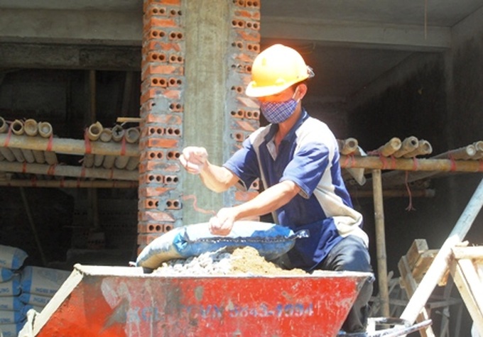 Labourers work to earn a crust on May Day - 11