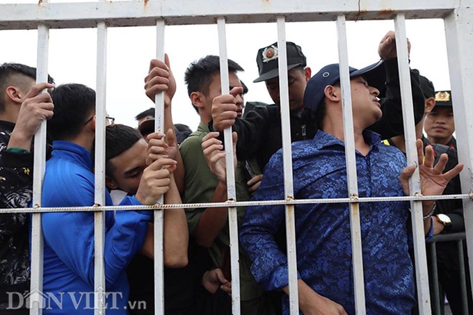 Fans scramble for Vietnam-Malaysia match tickets - 8 Fans scramble for Vietnam-Malaysia match tickets - 8