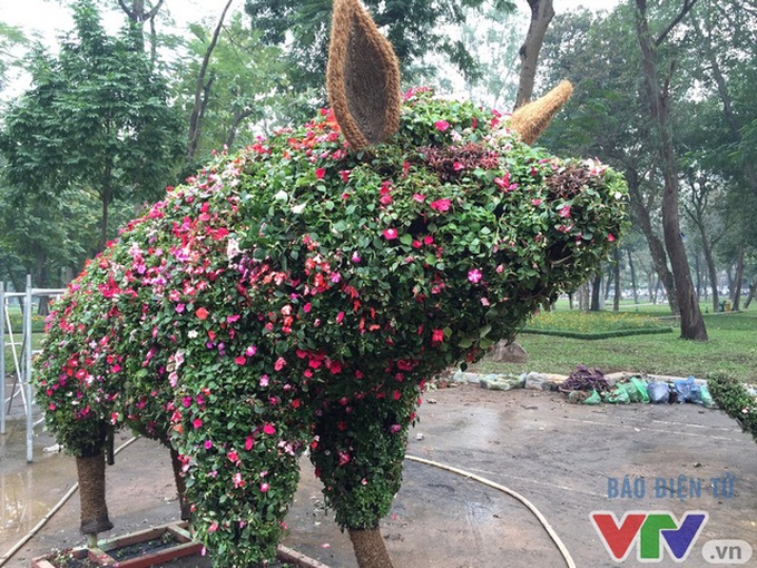 Animal designations displayed at Hanoi Park on Tet - 5