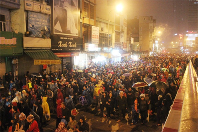 Thousands crowd Phuc Khanh Pagoda in annual prayer for peace - 9