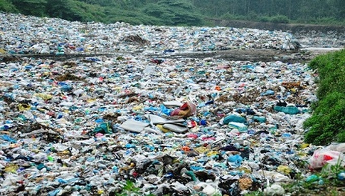 Life stinks in central commune - 1