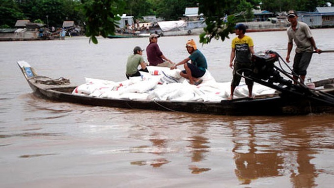 Illegally-imported sugar threatens Vietnam's sugarcane sector - 1