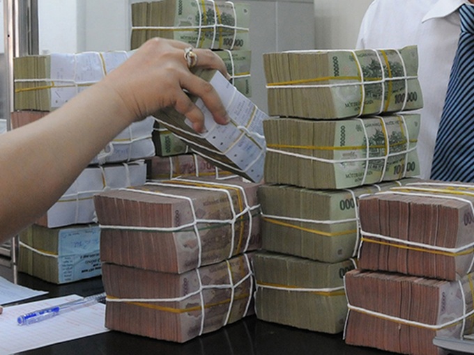 Central bank cuts key interest rates - 1