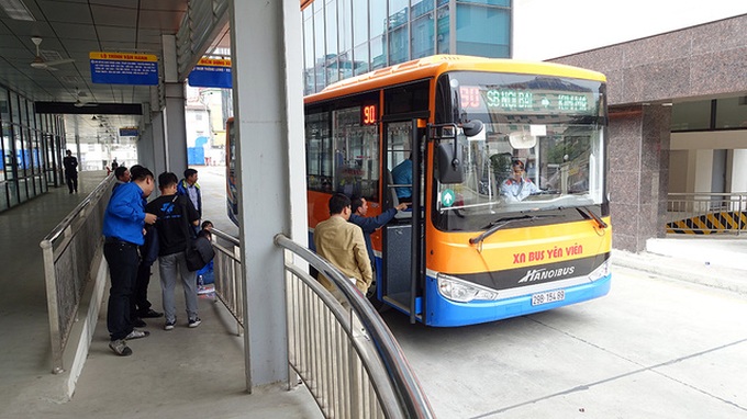 Cheap bus service to Noi Bai Airport launched - 3