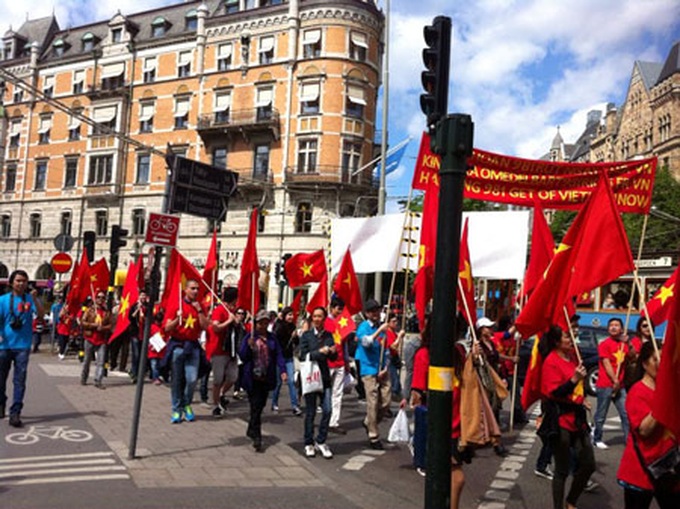 Vietnamese nationals in Scandinavia protest China - 3